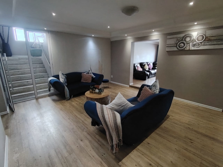 4 Bedroom Property for Sale in Nahoon Valley Park Eastern Cape